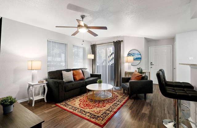 Beautiful 1BD/1BA in University Hills 7635