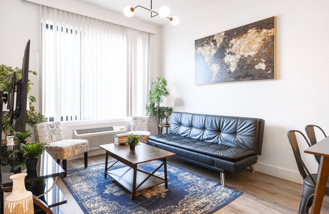 Beautiful 1BR Next to EWR 0957