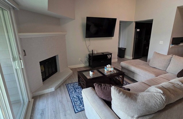 Beautiful remodeled Condo in Aurora Colorado - Single Room