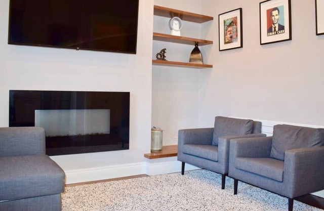 2 Bedroom Apartment near the Aviva