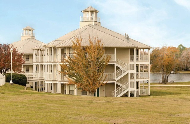 Beautiful 2 bedroom unit at resort, sleeps 6