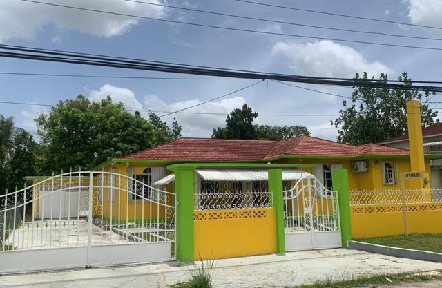 Beautiful 2 bedrooms, 1 bathroom sleep 6 people close to the Town of Santa Cruz