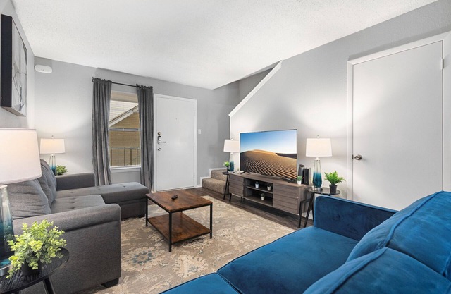 Beautiful 2BR/1BA 5 Mins to UT 3786