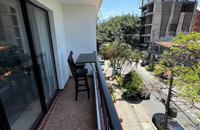 Beautiful 3-bed 2-bath aptartment on la 70 with Air conditioning