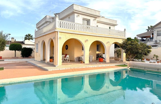 Hermosa villa de 3 habitaciones con gran piscina privada
