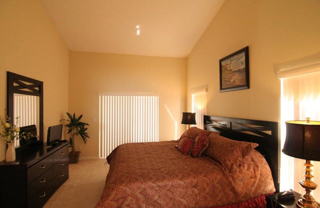 Luxury 4 Bed / 3 Bath Villa + piscina de gran tamaño con privacidad en Disney Area