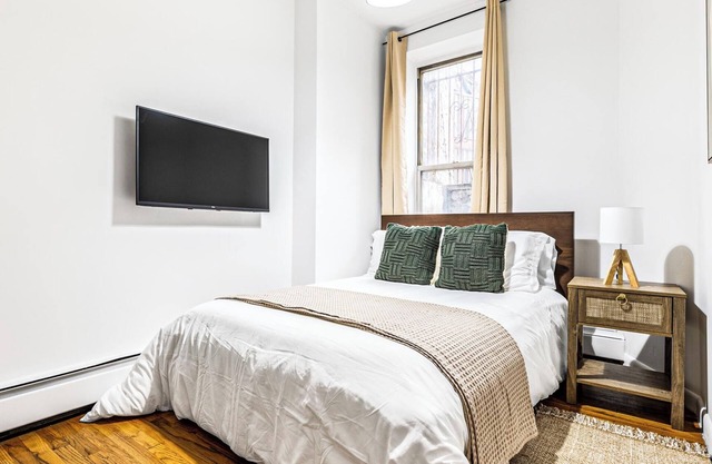 Beautiful 4-Bedroom Loft by Times Square!