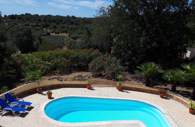 Hermosa 6 p. vivienda en una gran finca, a 10 minutos del mar