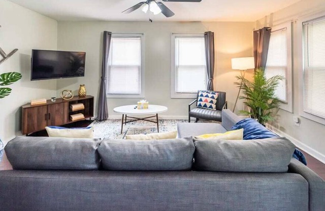 Beautiful 6BR/2BA - Two Neighboring Properties!