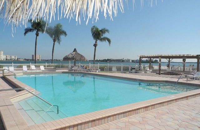 hermosa 6º piso condominio en la tropical Isla del Sol