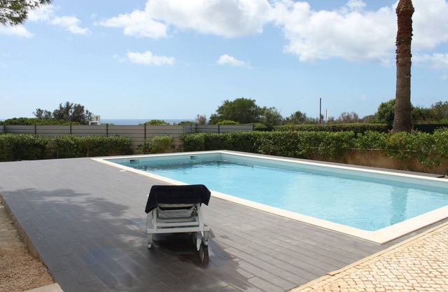 Hermosa y moderna casa de campo con 2 dormitorios y piscina.