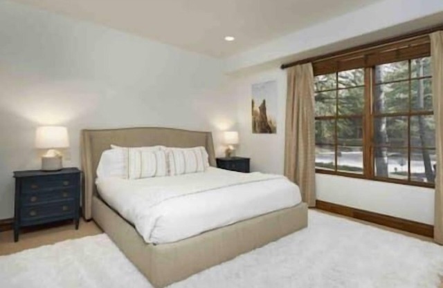 BEAUTIFUL AND SPACIOUS HOME-MOROON CREEK GOLF CLUB