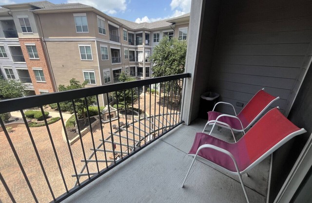 Beautiful and Spacious Apartment by Texas Medical Center