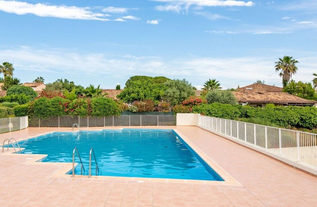 Bonito apartamento para 4 personas con piscina, WIFI, TV, terraza, mascotas permitida y aparcamiento
