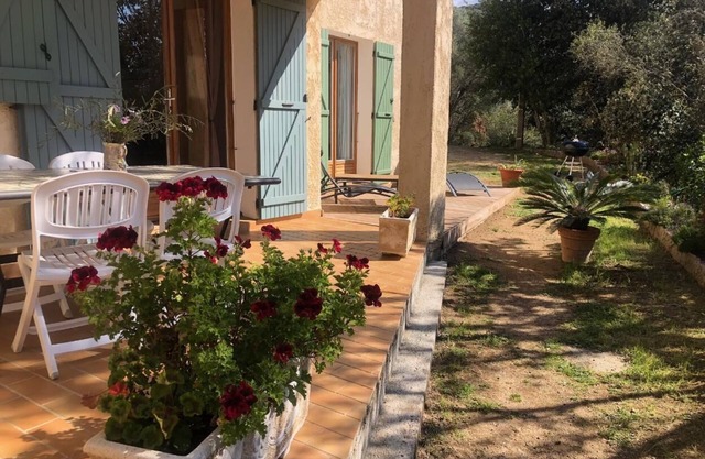 HERMOSO APARTO. VILLA DE 80M² bien equipada EN PLANTA BAJA con jardín agradable