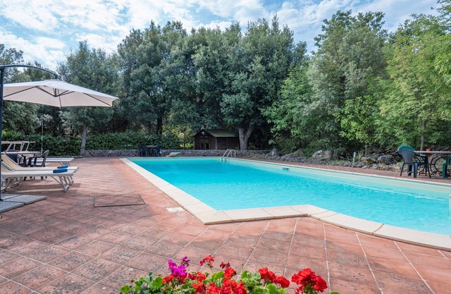 Hermoso apartamento para 4 personas con WIFI, piscina, TV, veranda y aparcamiento, cerca de Siena