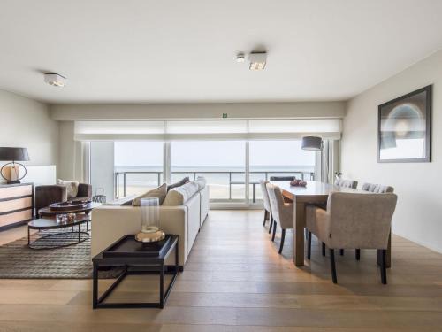 Beautiful apartment by the sea
