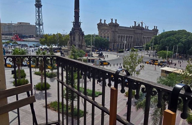 COLONIAL CORNER ON LAS RAMBLAS WITH SEA VIEWS