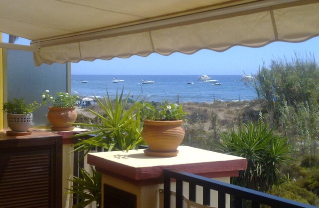 Bonito apartamento, primerísima linea de playa con gran terraza, bonitas vistas