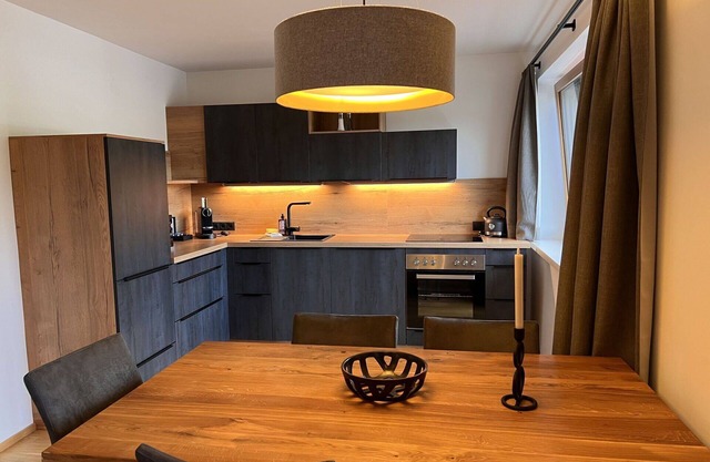 Hermoso apartamento para 6 personas con WIFI, TV, balcón, mascotas permitida y aparcamiento