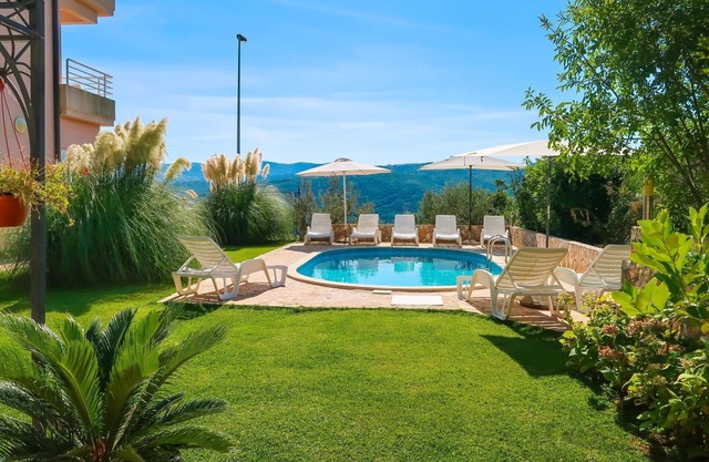 Bonito apartamento con WIFI, piscina, A/C, TV, terraza, mascotas permitida y aparcamiento