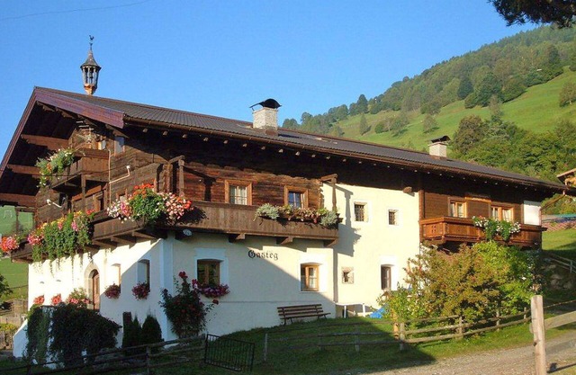 Precioso apartamento en villa para 6 personas con WIFI, TV, patio, mascotas permitida y aparcamiento