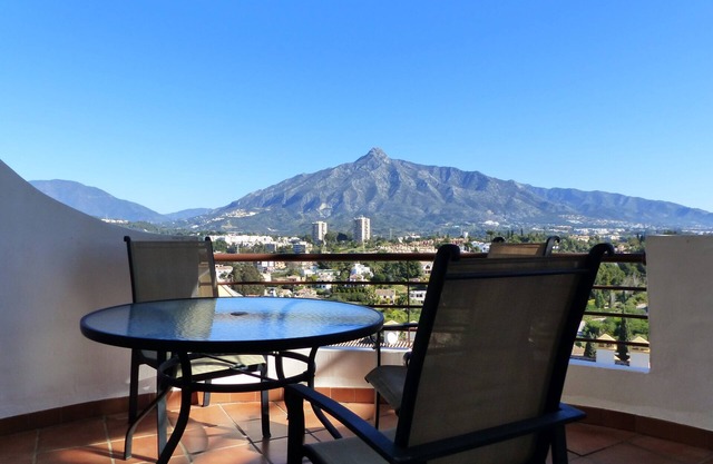 Hermoso apartamento en Señorio de Aloha, Puerto Banus, Marbella (hasta 4 personas)