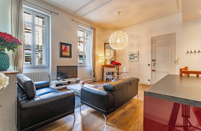 Beautiful Apartment in the Heart of Historic Saint-Michel District