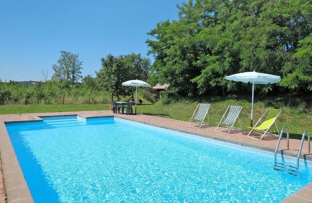 Acogedor apartamento en villa para 5 personas con piscina, WIFI, patio y aparcamiento