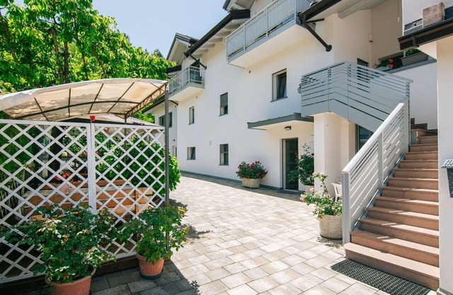 Bonito apartamento para 4 personas con WIFI, TV, patio, mascotas permitida y aparcamiento