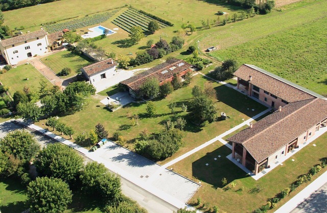 Precioso apartamento en villa con A/C, WIFI, piscina, TV, terraza, mascotas permitida y aparcamiento