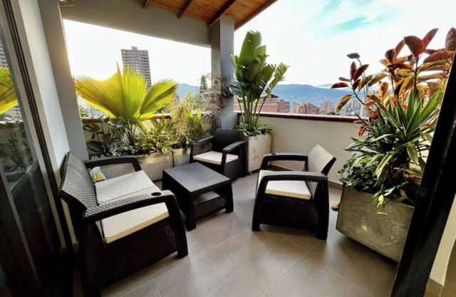 Hermoso apartamento con terraza y amplia oficina