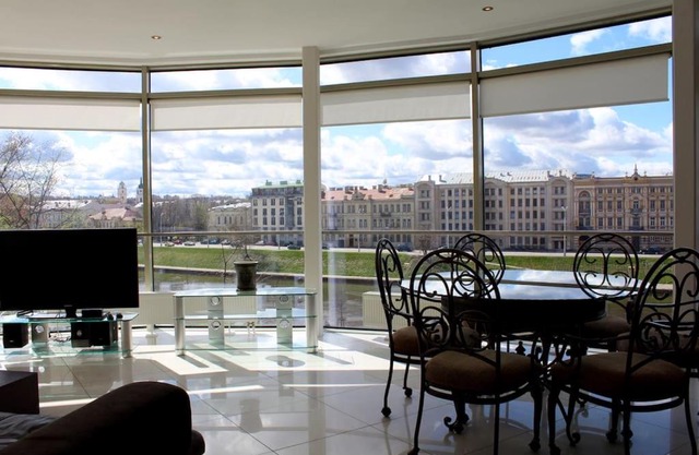Beautiful Apartment With Panoramic River View