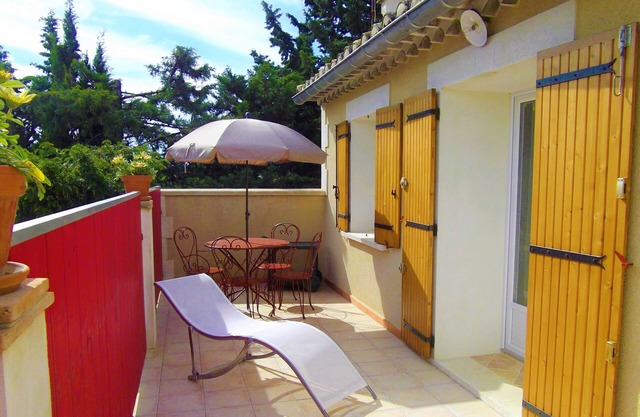 La Cigale Gîte-Villa Clôturé 2 ps en Provence dans joli village, Près d'Avignon