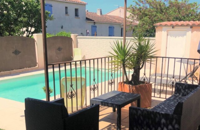 Preciosa villa arlesiana con piscina