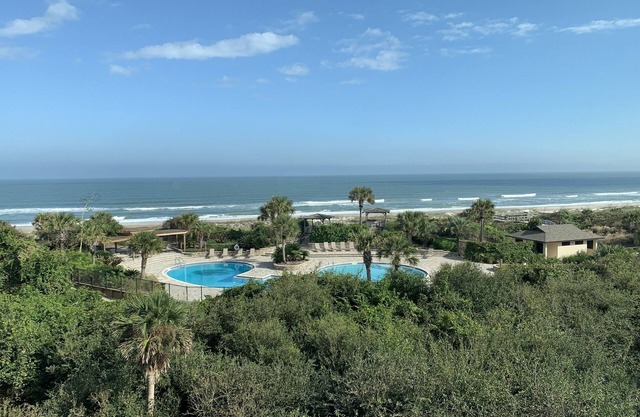 Beautiful Beachfront Condo - Access to Amelia Island Golf & Beach Club