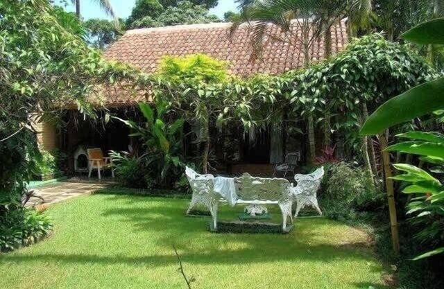 Hermosa playa y hermoso jardín en medio de la naturaleza, 6 suites, gran sala de estar, paz y sol.