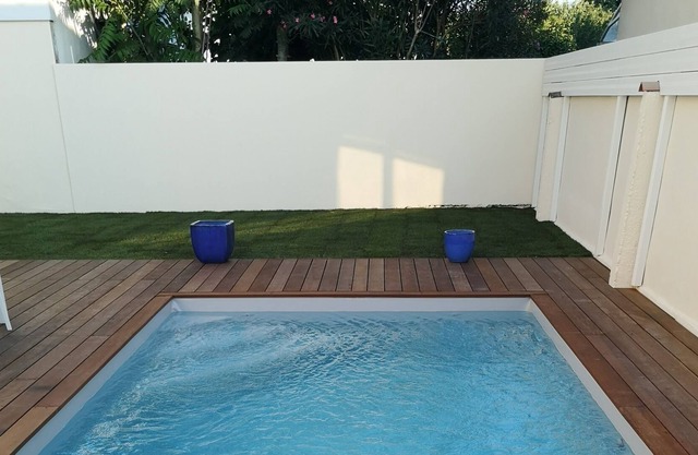 Hermosa tienda de Burdeos con piscina climatizada.
