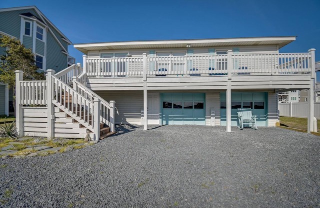 Beautiful Canal front home. Just a short walk to the beach!