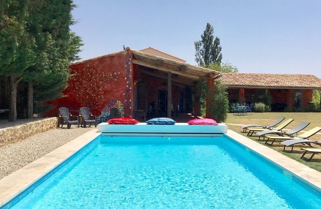 Hermosa casa de 5 * con aire acondicionado, piscina climatizada, terraza, jardín cerrado, cerca de Uzès