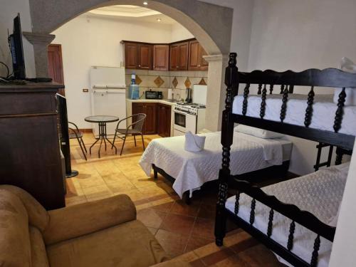 Beautiful Colonial Casita Quetzalli
