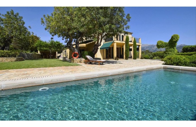 Beautiful country house with pool and views of the Tramuntana for 8 people
