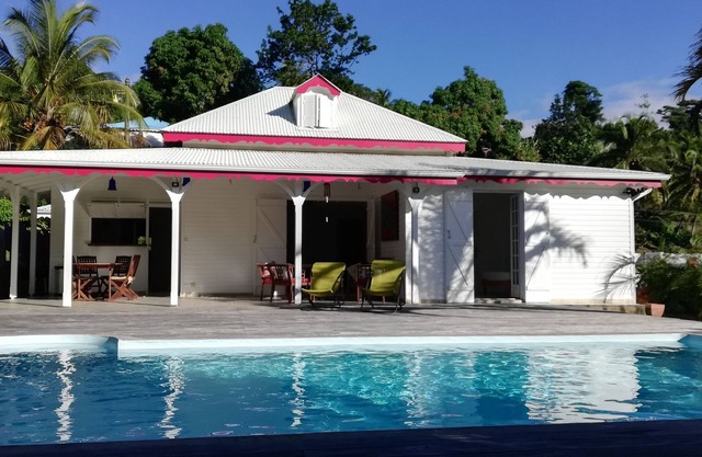 Hermosa villa criolla en Petit-Bourg, en el centro de Guadalupe.