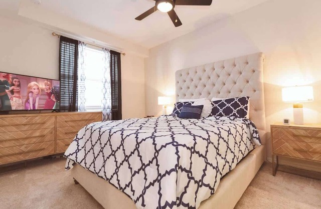 Beautiful Decor 2BR Apartment Near Disney