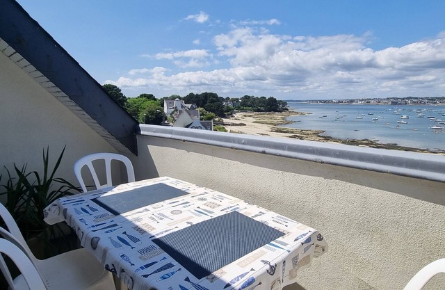 hermosa vista al mar duplex en Cabellou - balcón