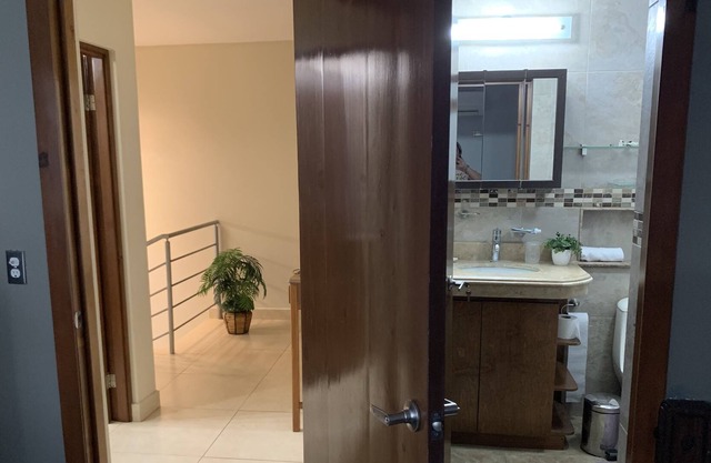 Hermosa residencia familiar, con alberca a 10 min del aeropuerto, playa y plazas