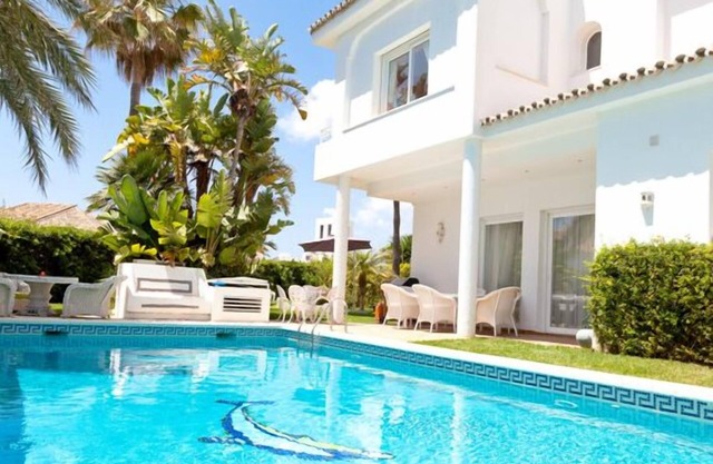 Hermosa villa familiar con piscina junto al mar, Frente a Nikki Beach, cerca del Hotel Don Carlos