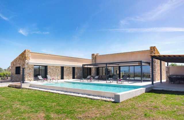 Hermosa casa de campo Son Quillot con piscina y jardín