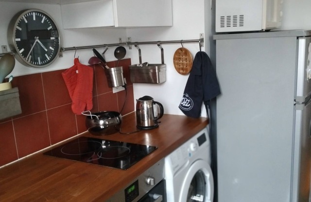 Beautiful classic apartment in a quiet, well-connected neighborhood!