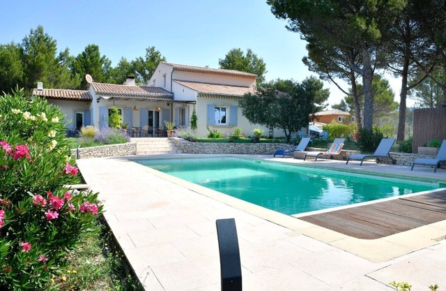 Beautiful Provencal villa with swimming pool